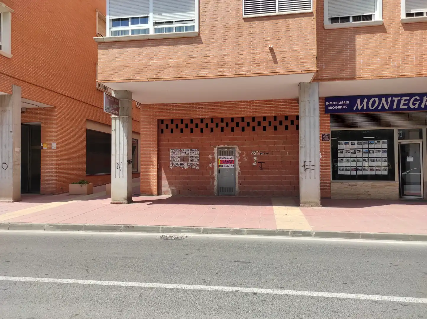 Local comercial en venda a Avenida Fabián Escribano 53