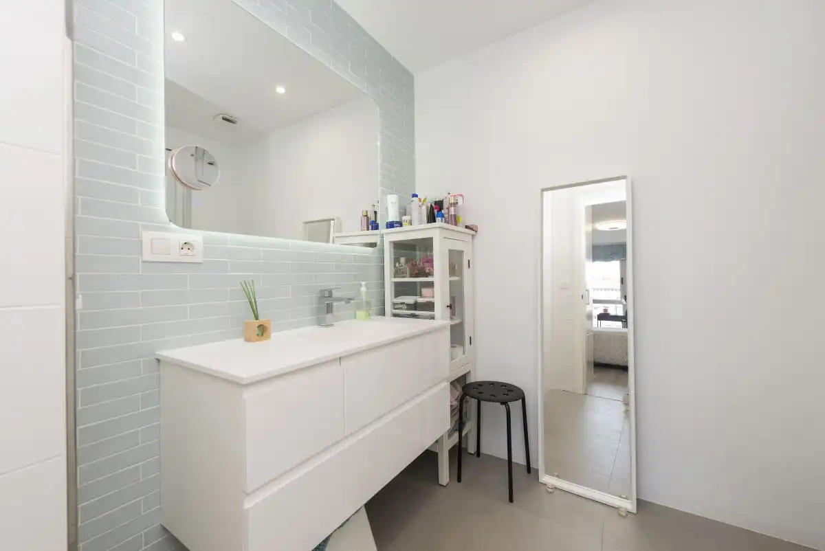 Bathroom of Flat for sale in A Coruña Capital   with Heating, Terrace and Storage room