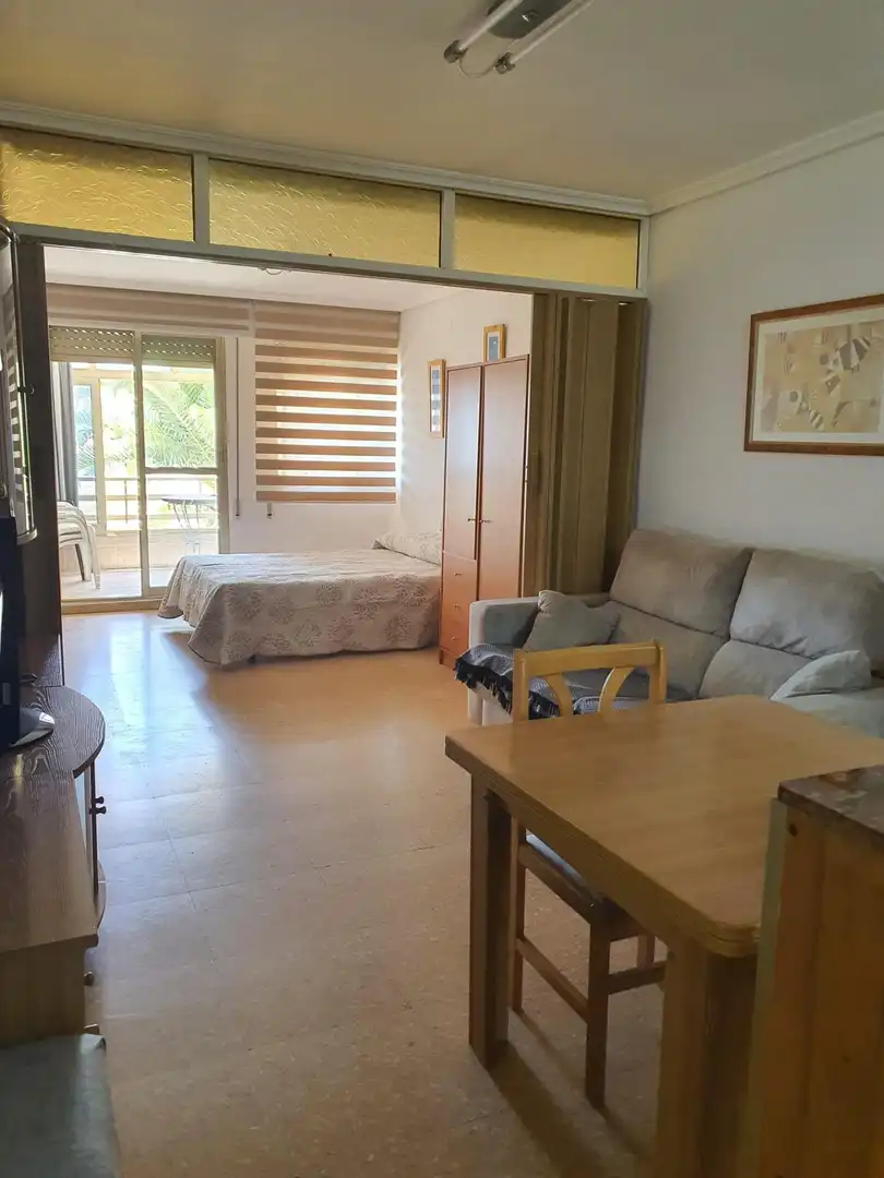 Habitación de Loft de alquiler en El Campello con Jardín privado, Amueblado y Balcón