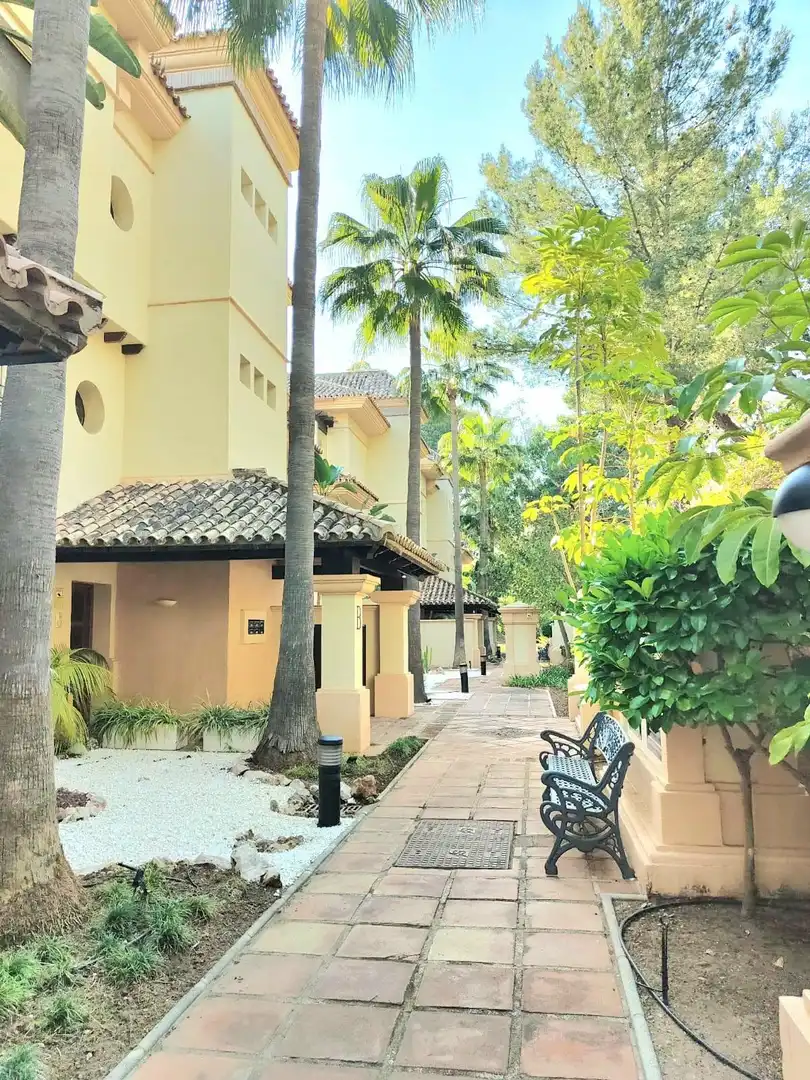 Vista exterior de Apartamento en venta en Marbella con Calefacción, Jardín privado y Terraza