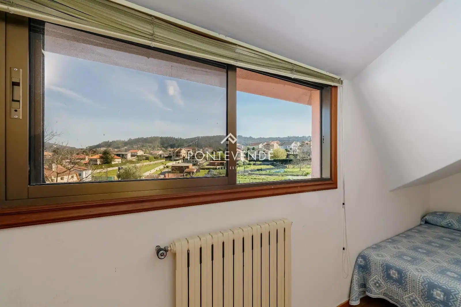 Dormitori de Casa o xalet en venda en Poio amb Terrassa