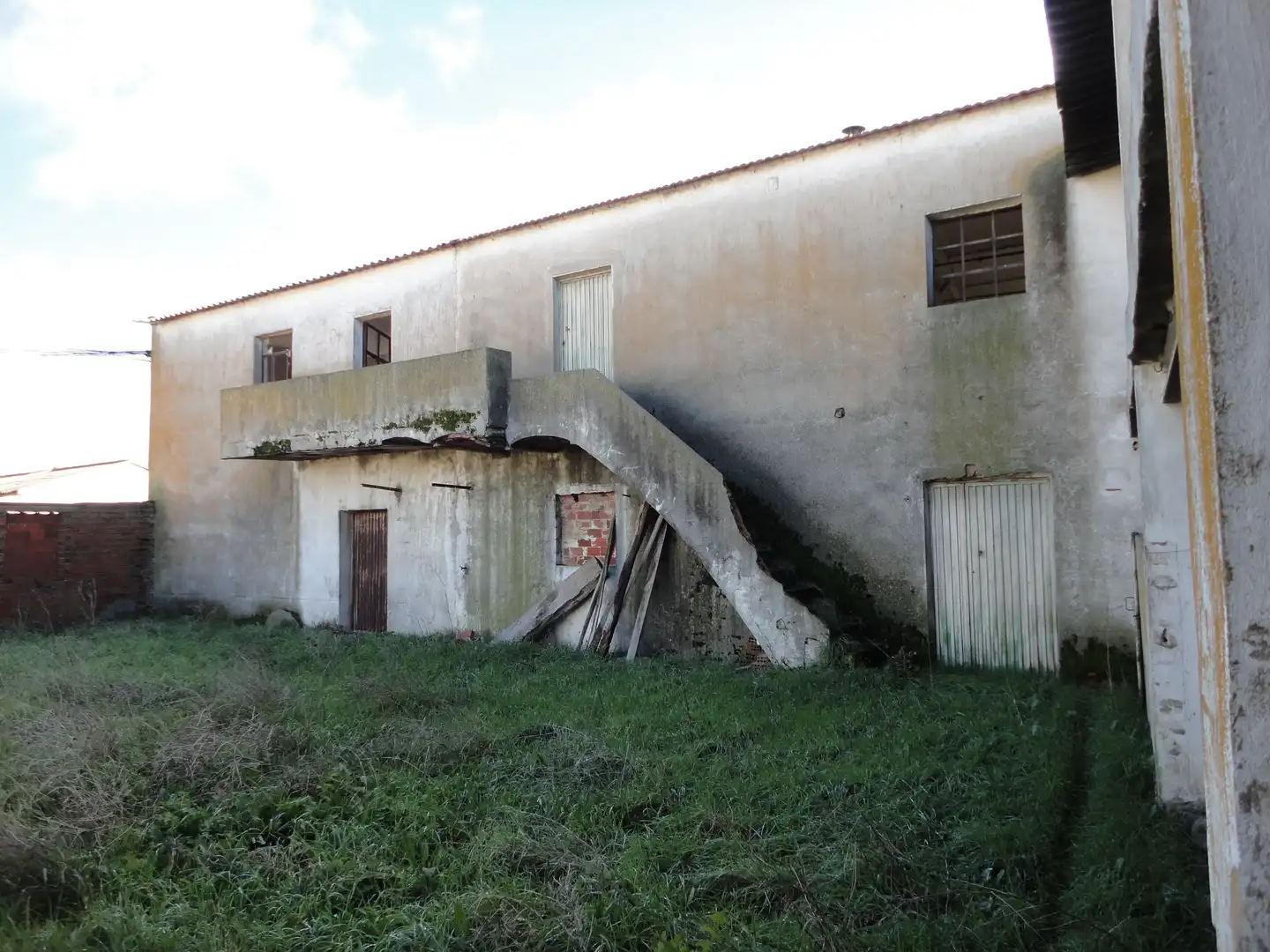Vista exterior de Finca rústica en venda en Alcazarén amb Traster