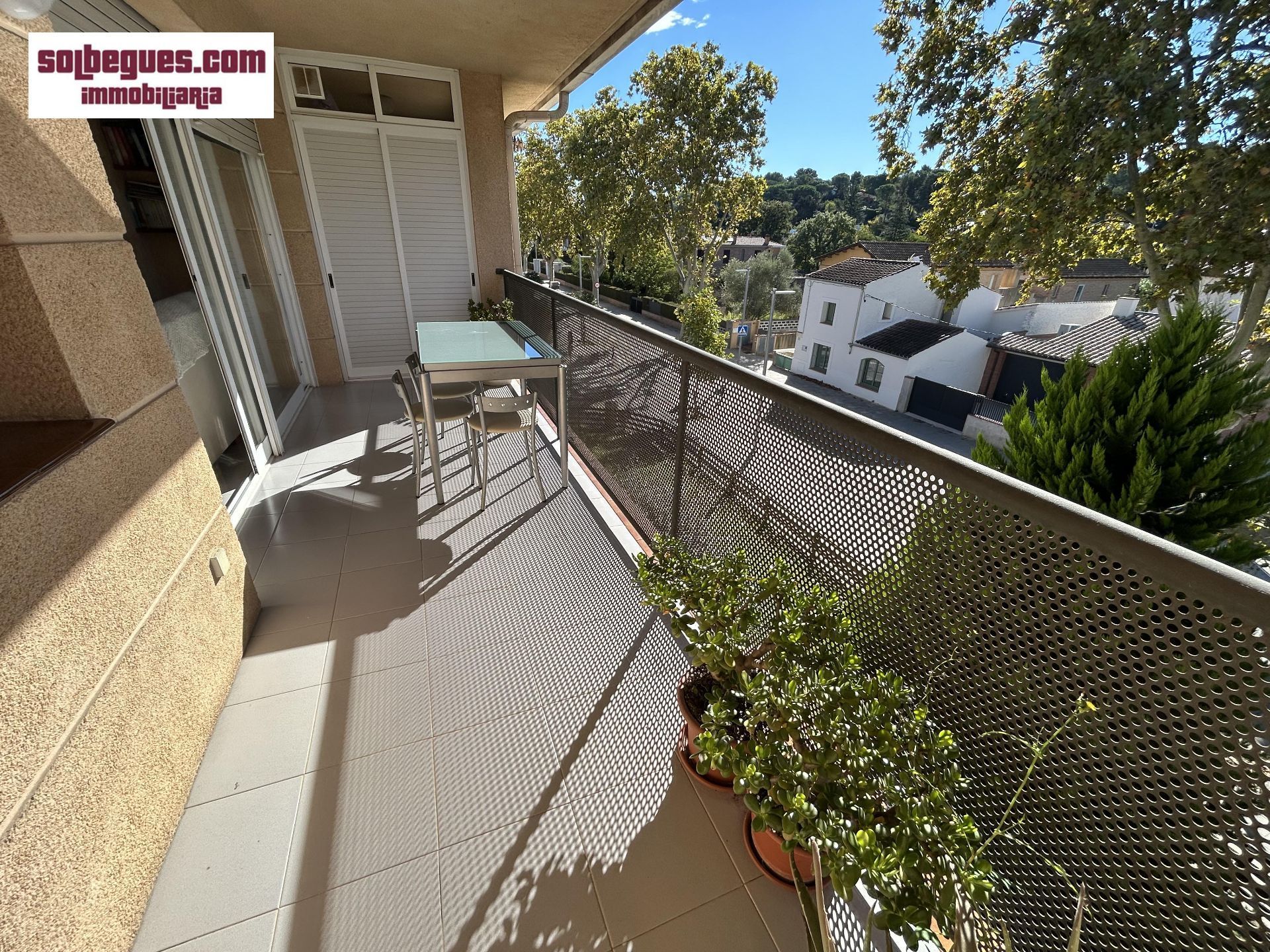 Terraza de Piso en venta en Begues con Calefacción, Terraza y Piscina comunitaria