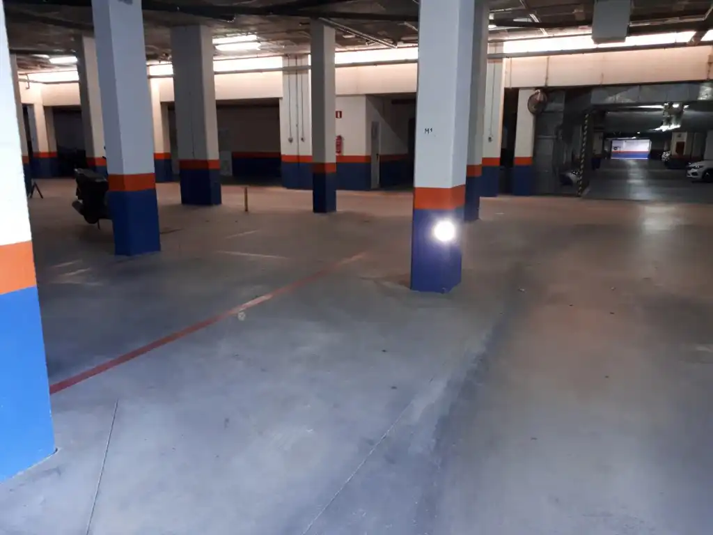 Parcheggio con ascensore in vendita a C/ Joven Futura, imagen 3