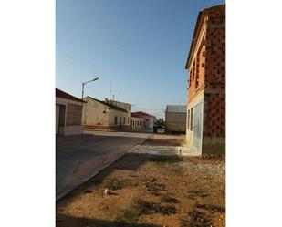 Exterior view of Building for sale in Albatana