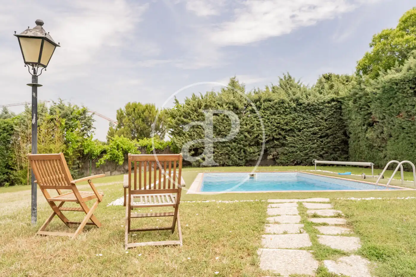 Piscina de Casa o xalet en venda en Boadilla del Monte amb Calefacció, Jardí privat i Traster
