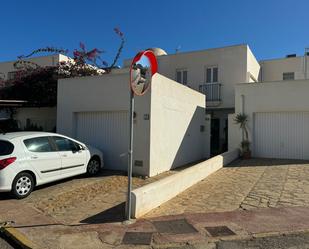 Vista exterior de Casa adosada en venda en Mojácar amb Aire condicionat, Terrassa i Traster