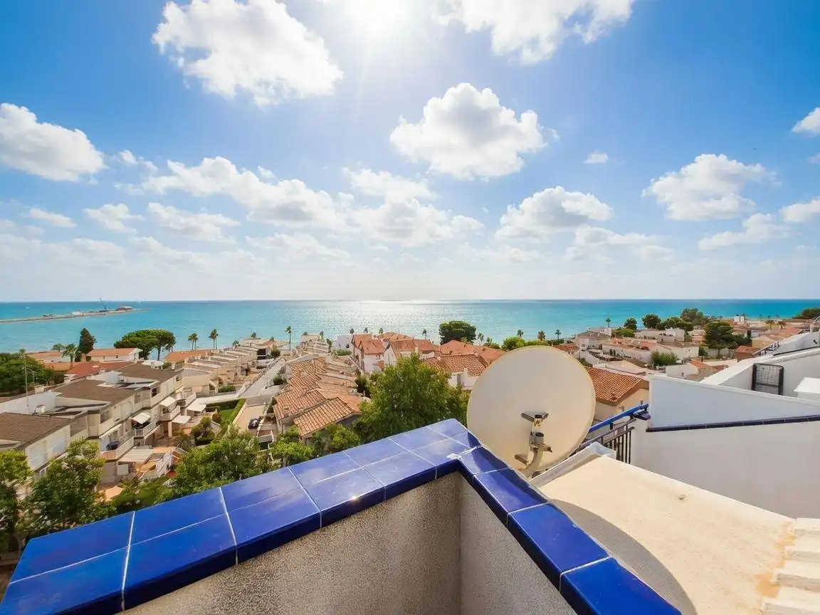 Vista exterior de Àtic en venda en La Ràpita amb Piscina comunitària