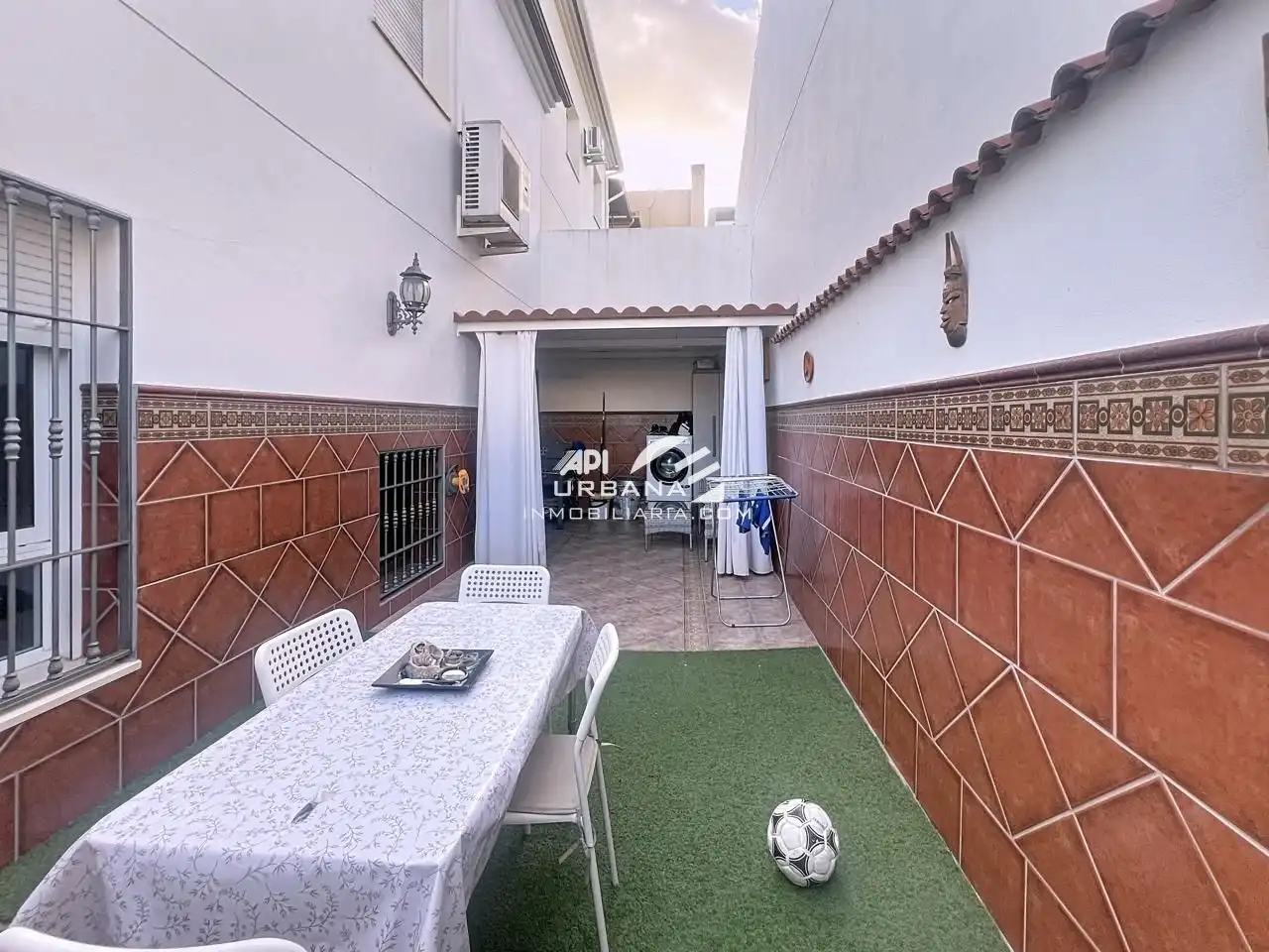 Houses for sale in Los Almendros, Jardin Lucena