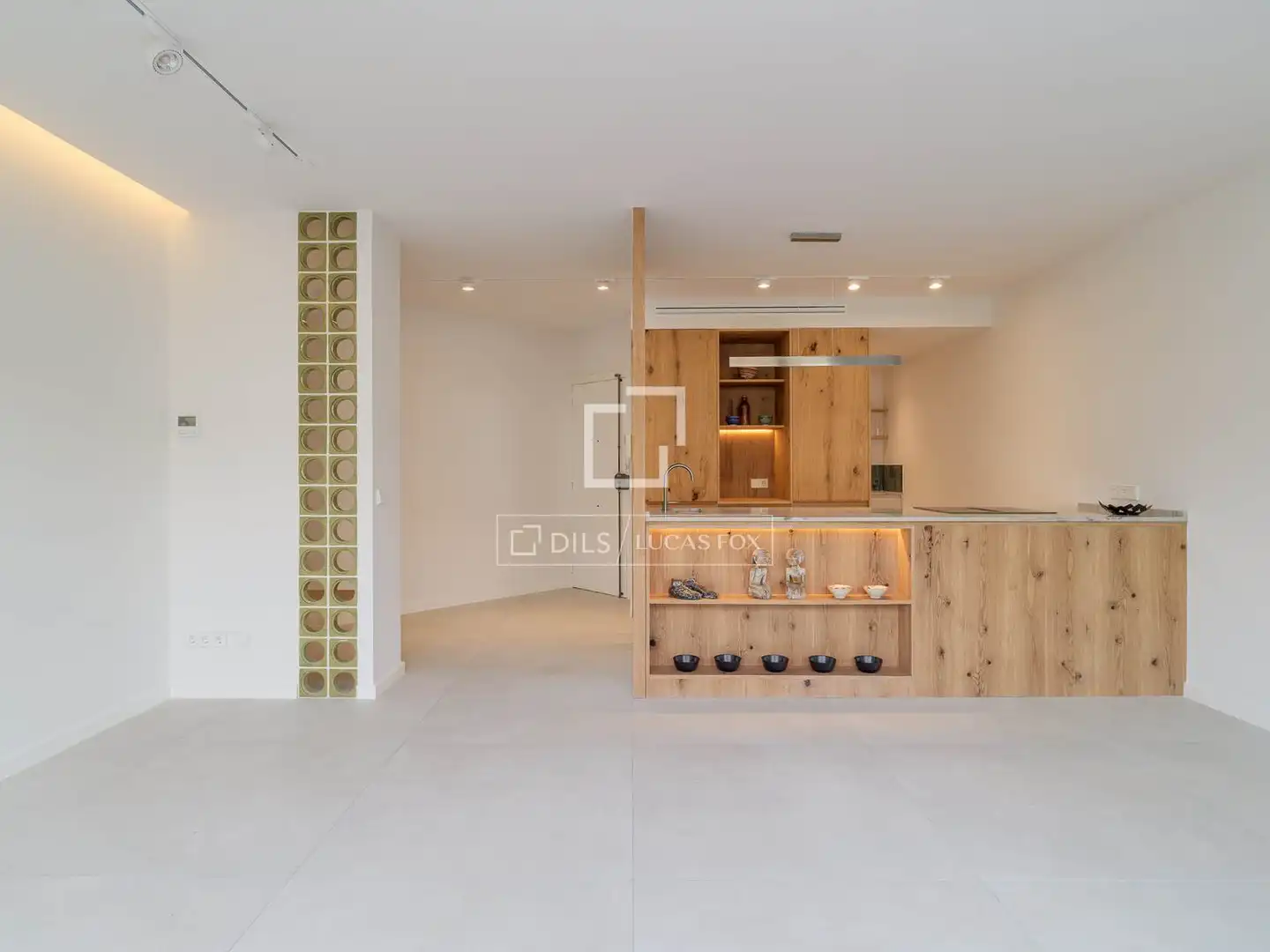 Küche von Wohnung zum Verkauf in Barcelona mit Heizung, Terrasse und Abstellraum