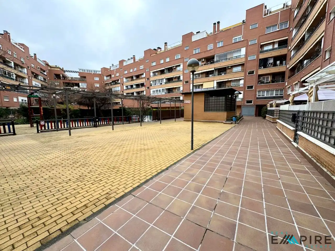 Vista exterior de Dúplex en venta en Parla con Aire acondicionado, Calefacción y Terraza