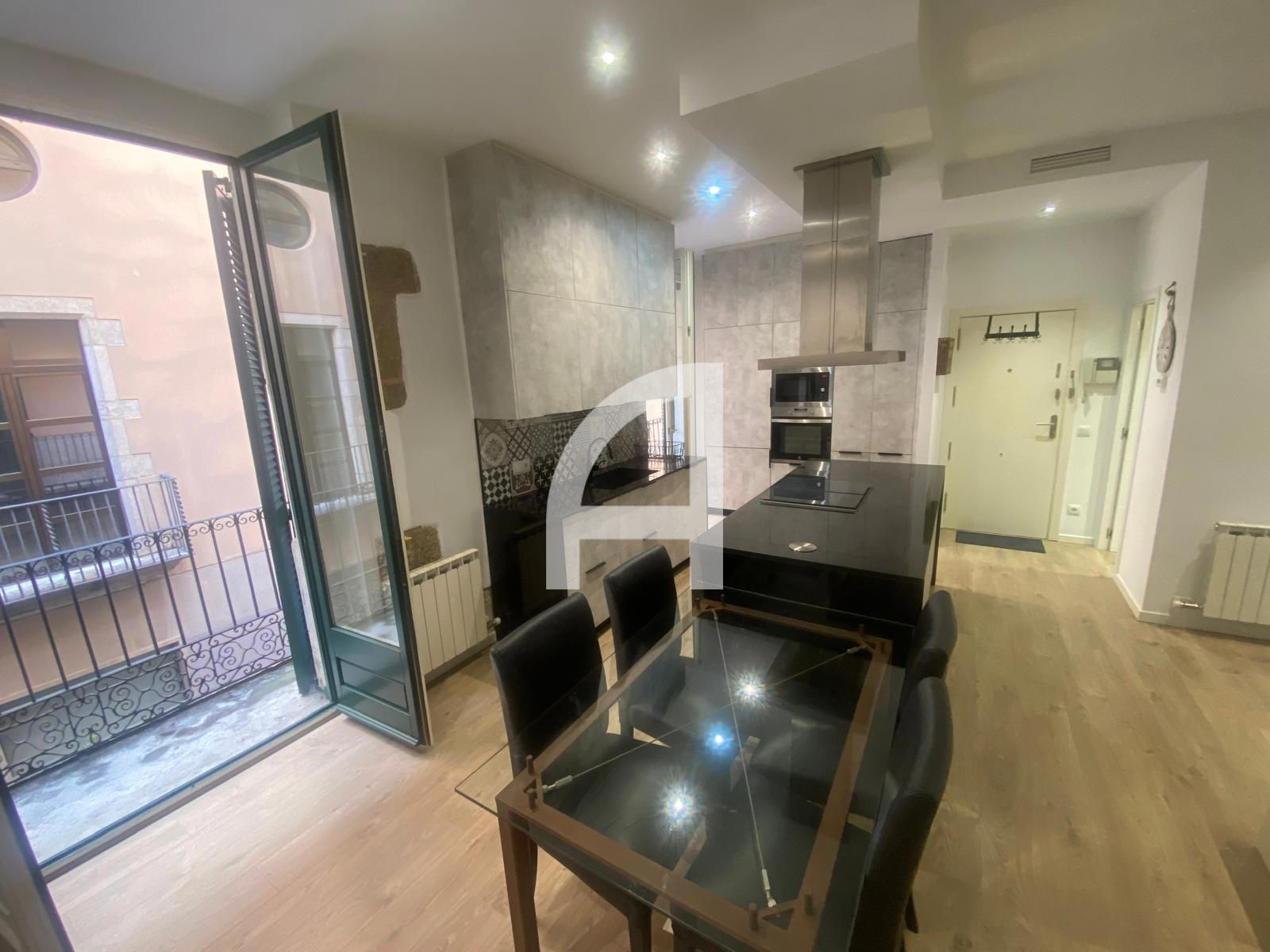 Cuina de Pis de lloguer en Girona Capital amb Aire condicionat, Terrassa i Moblat