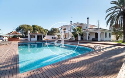 Vista exterior de Casa o xalet en venda en Manises amb Aire condicionat, Calefacció i Jardí privat