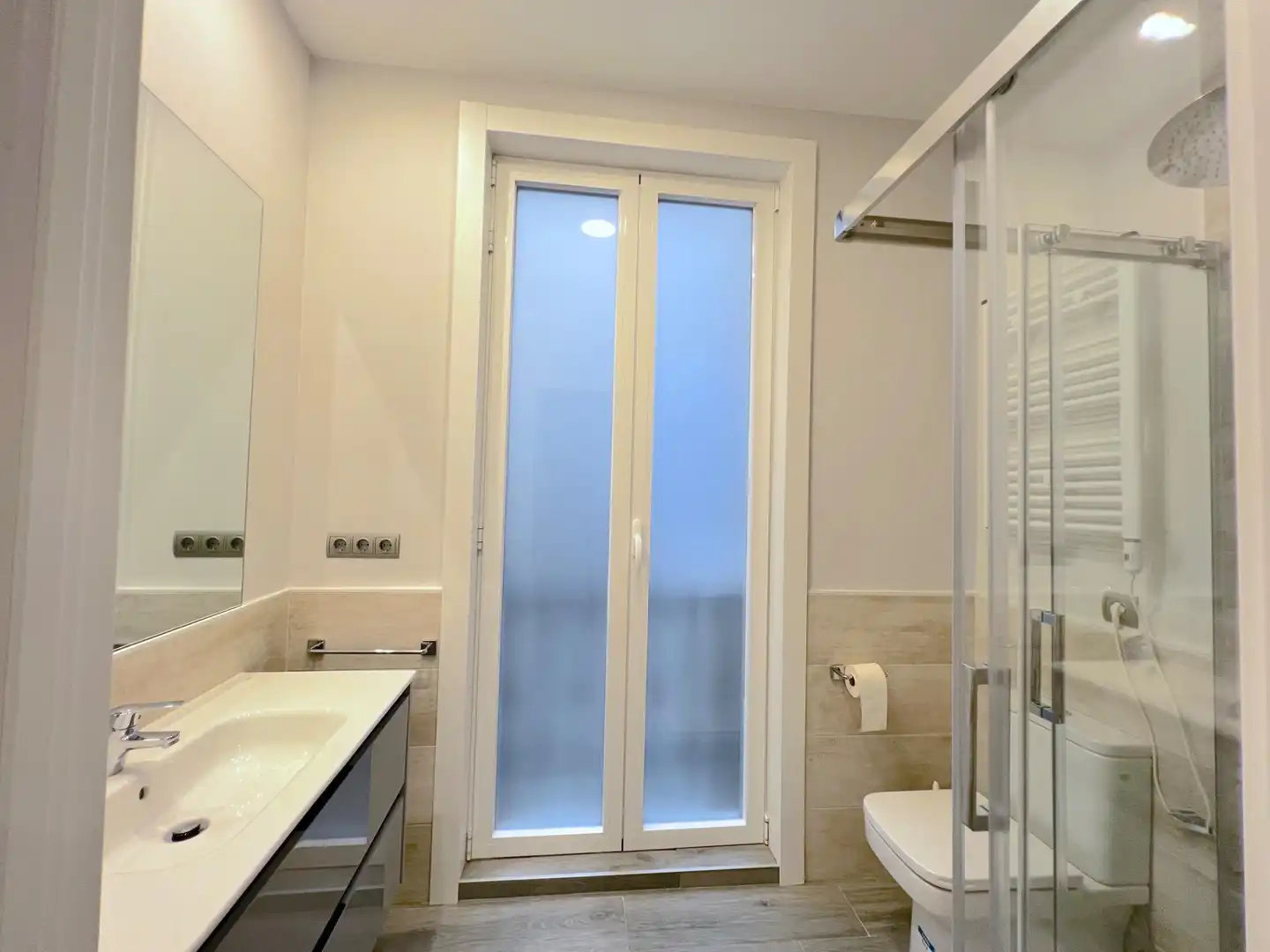 Bathroom of Flat for rent in Barrio de Salamanca