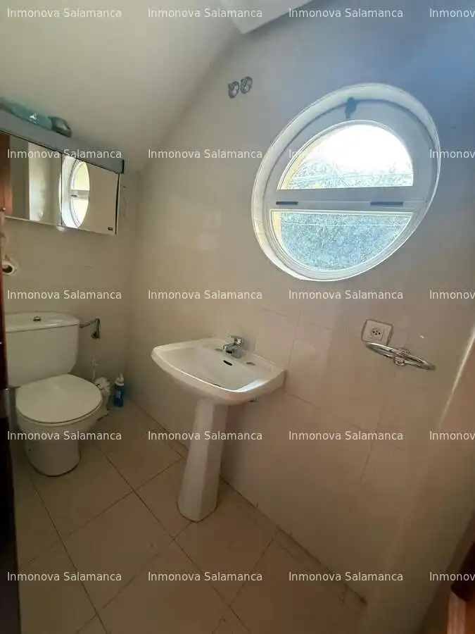Bany de Casa o xalet en venda en Membribe de la Sierra amb Calefacció, Jardí privat i Moblat