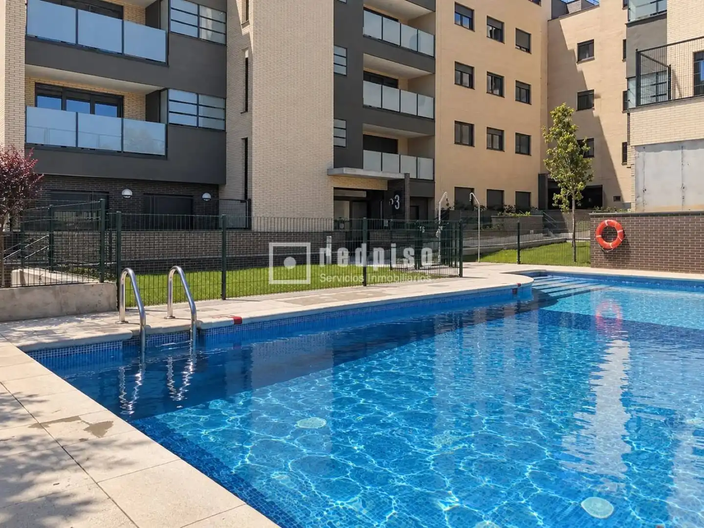 Piscina de Pis en venda en Paracuellos de Jarama amb Aire condicionat, Calefacció i Jardí privat
