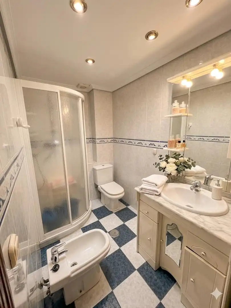 Bathroom of Flat for sale in Córdoba  with Air Conditioner and Balcony