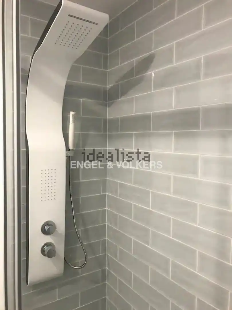 Badezimmer von Wohnung zur Miete in Barcelona mit Klimaanlage und Heizung