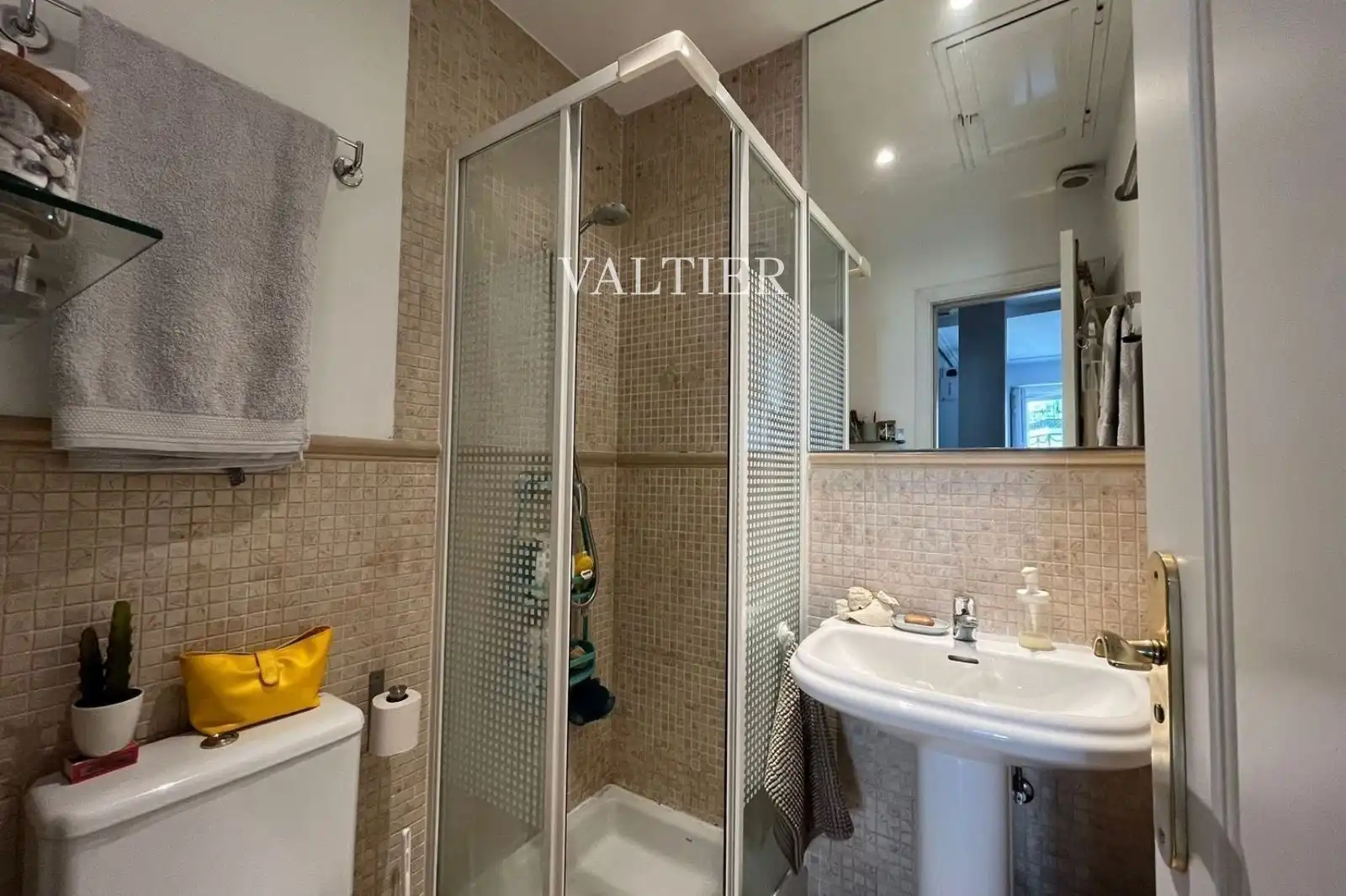Bathroom of Attic for rent in Madrid  with Air Conditioner, Terrace and Furnished