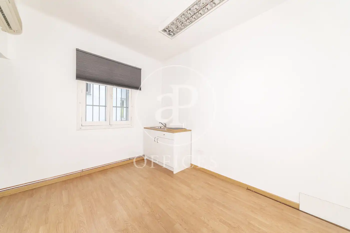Office for rent in Madrid  with Air Conditioner