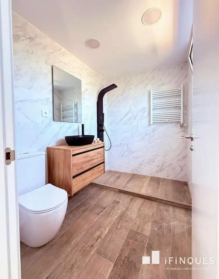 Bathroom of Houses for rent in Castellar del Vallès  with Air Conditioner, Heating and Private garden