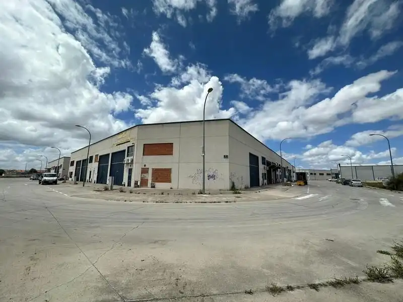 Industrial building for sale in Avenida Industria