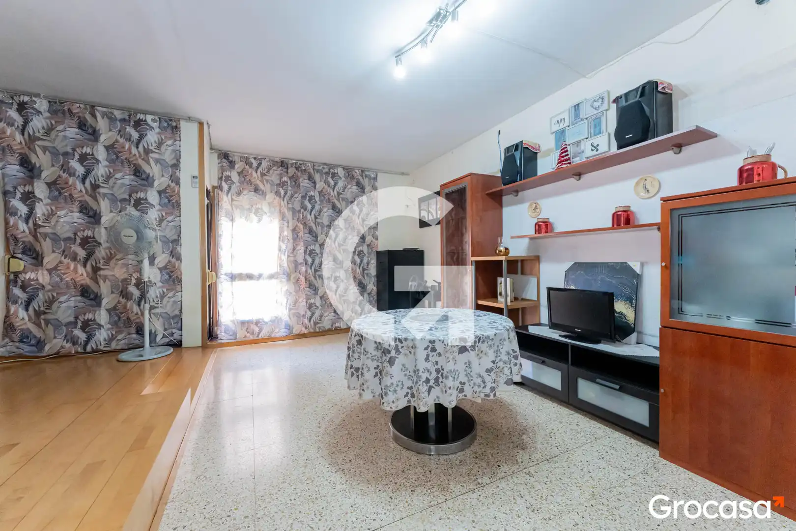 Living room of Flat for sale in Cornellà de Llobregat  with Air Conditioner, Storage room and Oven