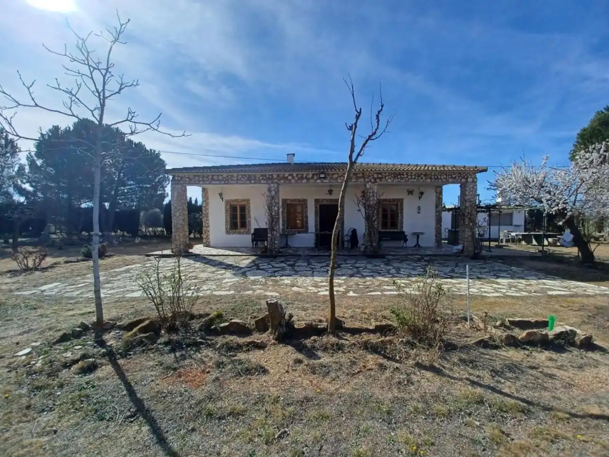 Casa rústica amb jardí en venda a La Roda, imagen 2