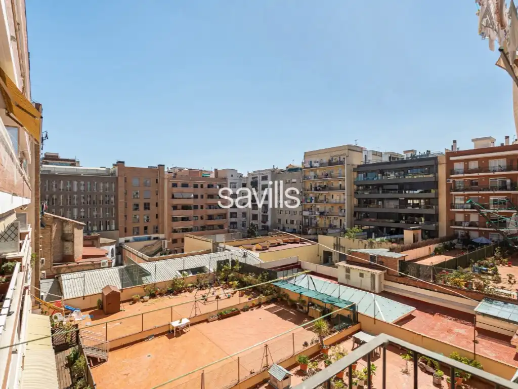 Vista exterior de Apartament en venda en Barcelona amb Aire condicionat, Terrassa i Balcó