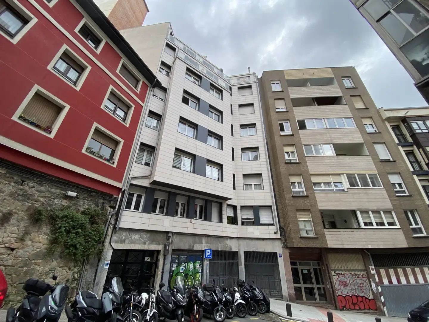 Vista exterior de Pis en venda en Bilbao  amb Calefacció i Moblat