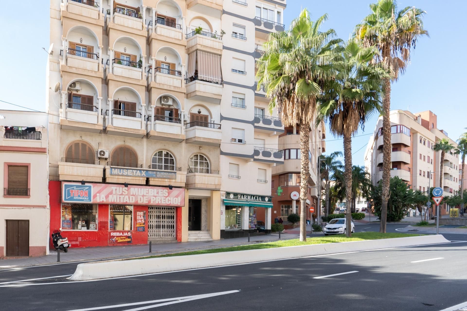 Vista exterior de Pis en venda en Motril amb Balcó