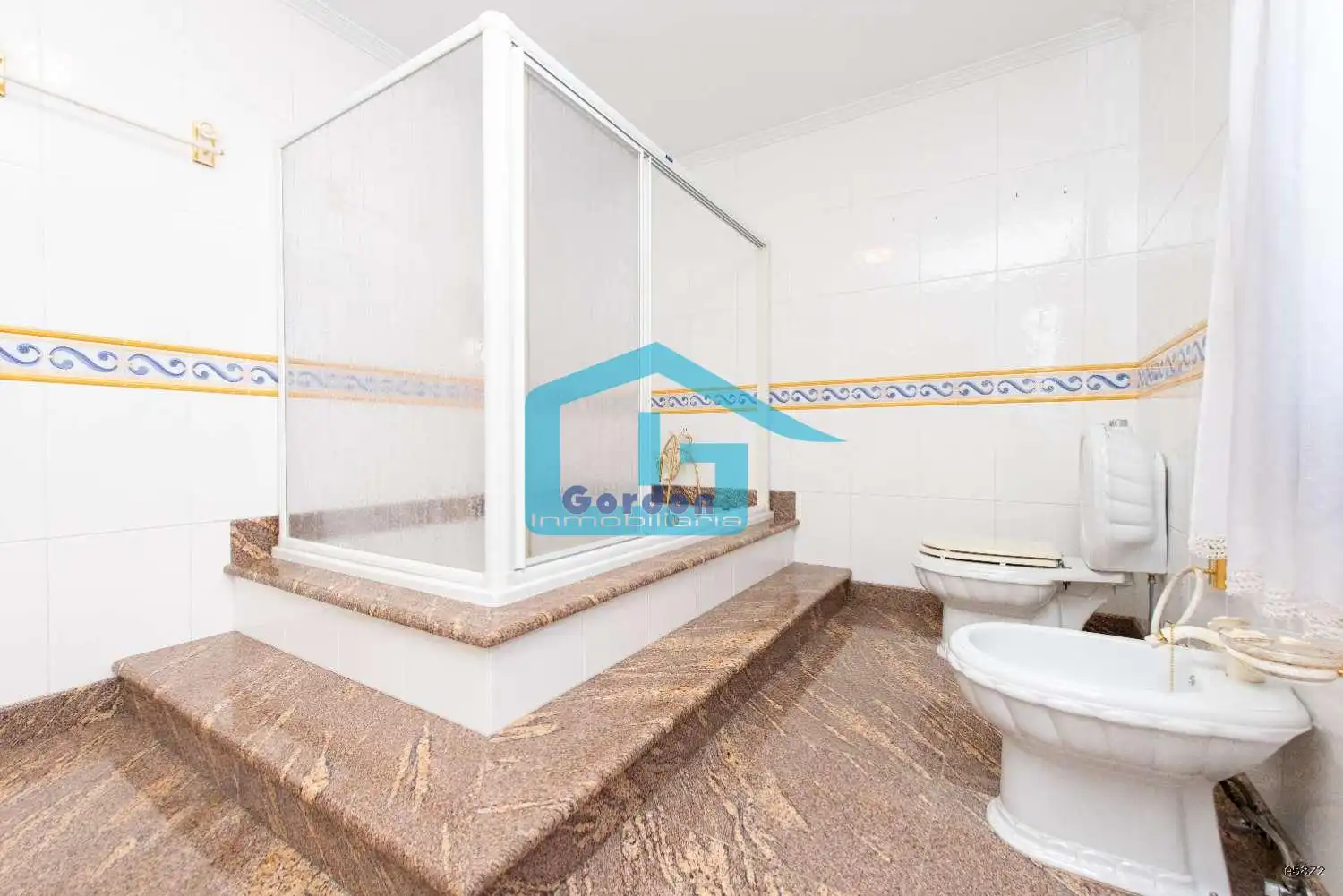 Bany de Casa o xalet en venda en Meaño amb Calefacció, Parquet i Terrassa