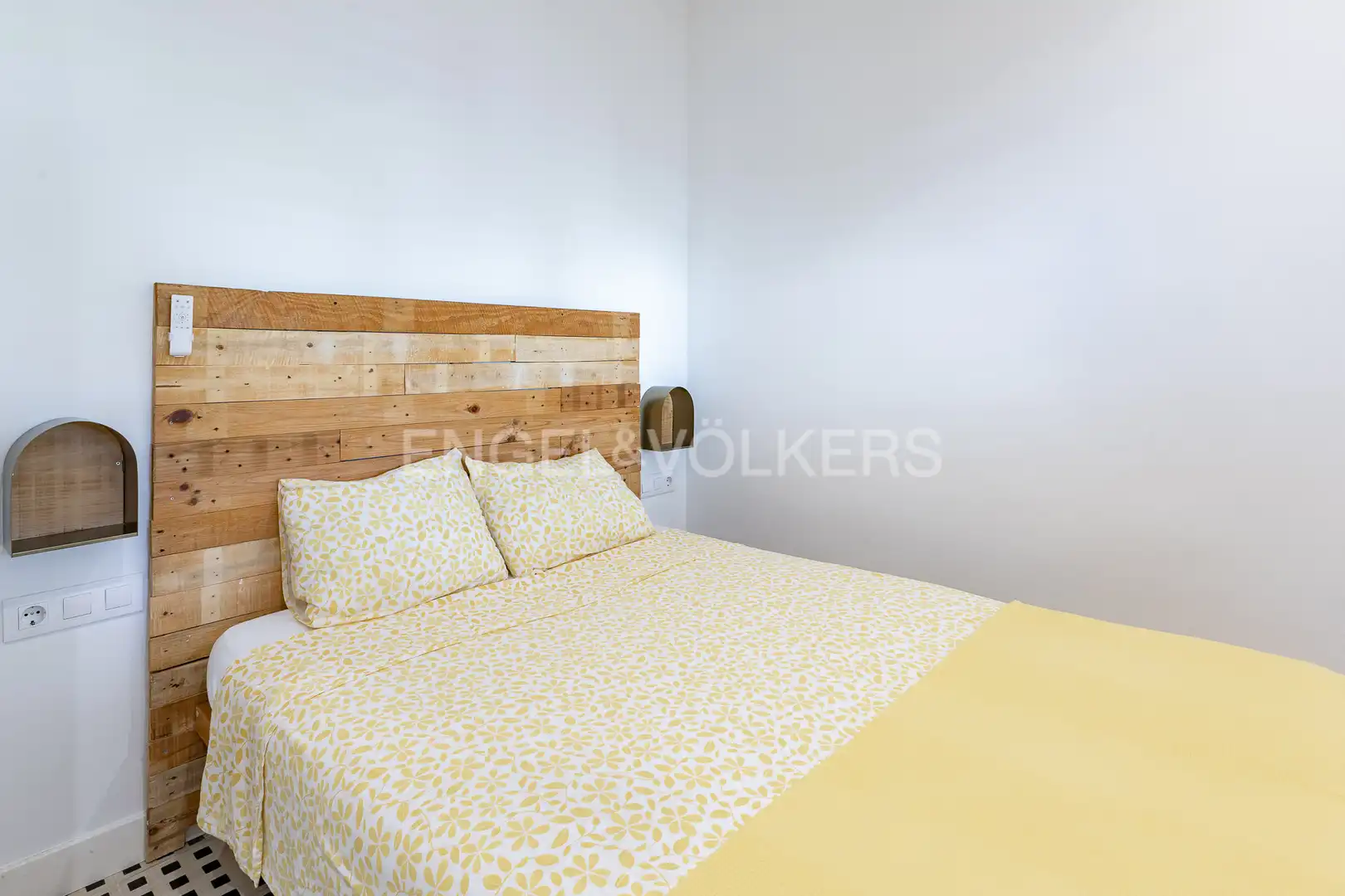 Dormitori de Apartament de lloguer en Caldes d'Estrac amb Calefacció, Jardí privat i Terrassa
