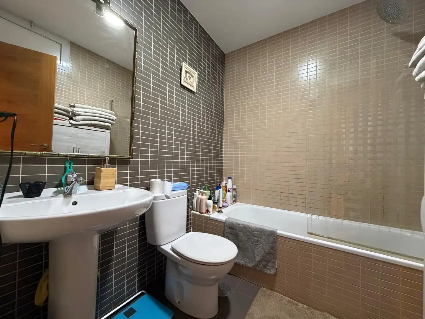 Baño de Casa adosada en venta en Quintanar de la Orden con Aire acondicionado, Calefacción y Jardín privado