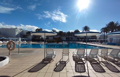 Vista exterior de Apartament en venda en Arona amb Moblat i Piscina comunitària