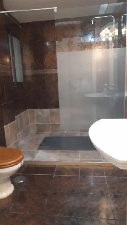 Baño de Piso en venta en Granada con Aire acondicionado, Calefacción y Amueblado