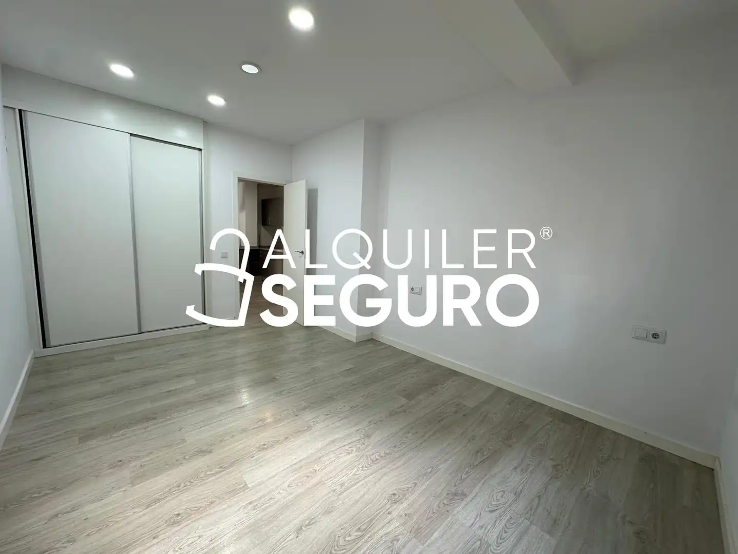 Habitación de Piso de alquiler en Valencia con Aire acondicionado y Amueblado