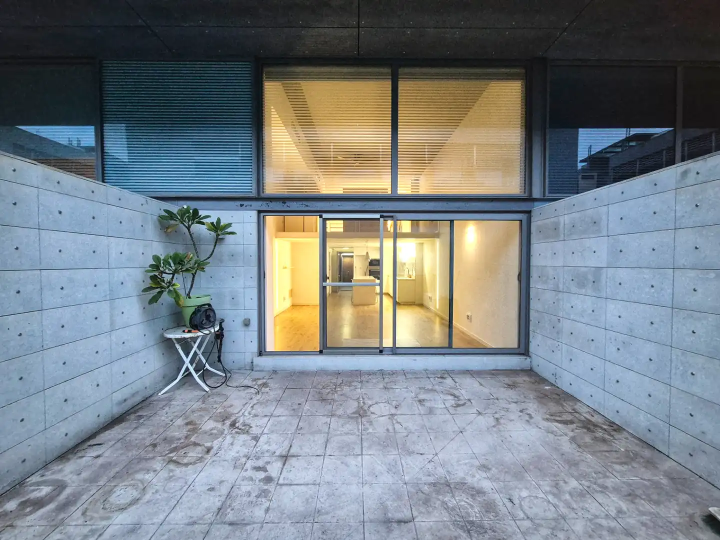 Außenansicht von Wohnung zum Verkauf in Valencia mit Klimaanlage, Heizung und Terrasse