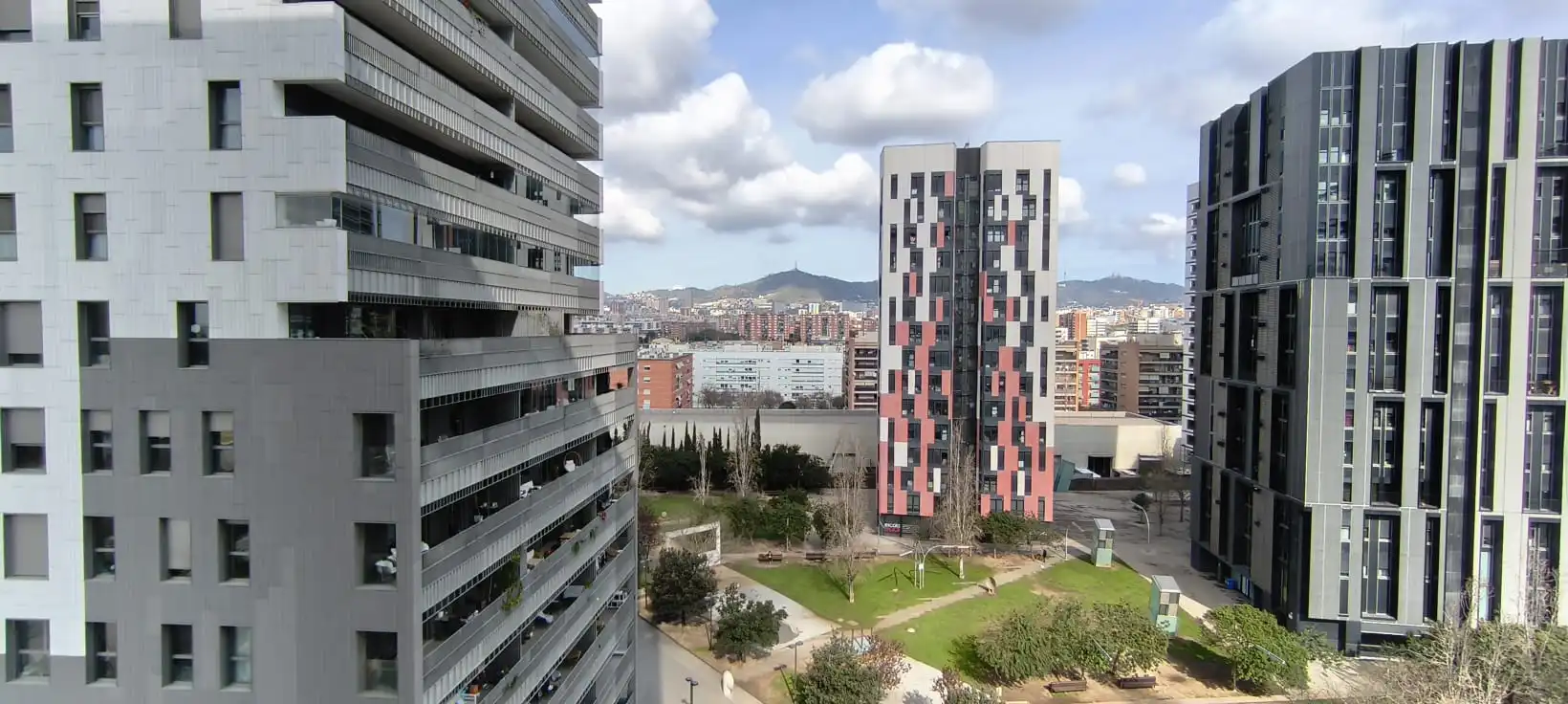 Außenansicht von Wohnung zum Verkauf in L'Hospitalet de Llobregat mit Klimaanlage, Heizung und Parkett