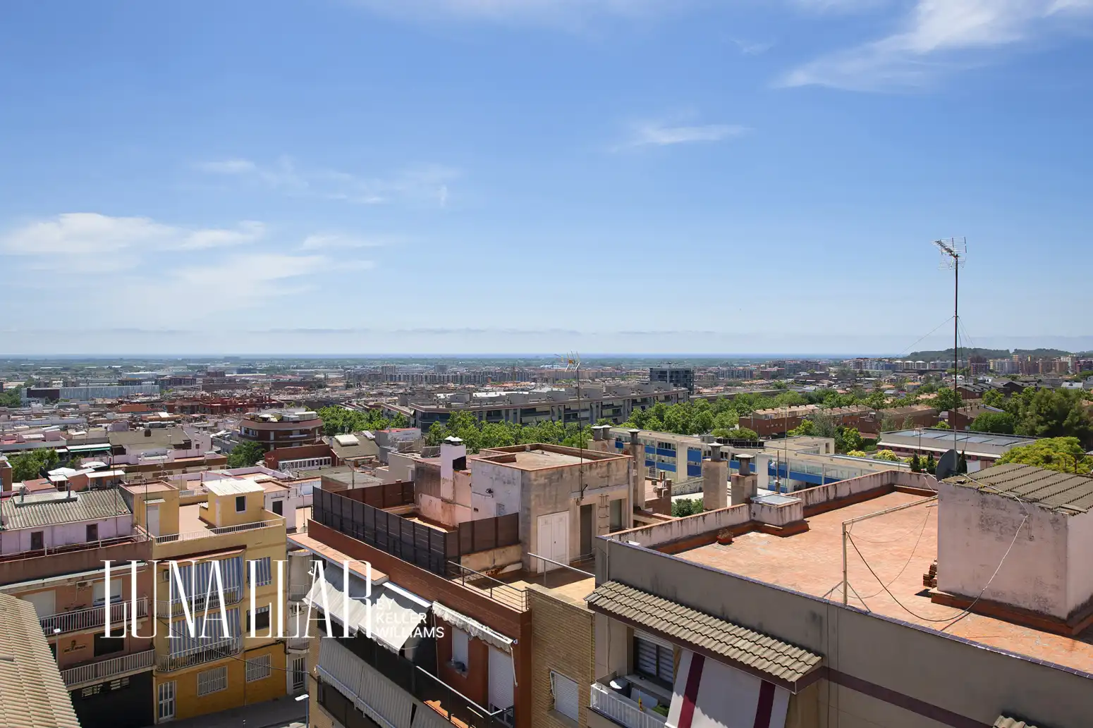 Vista exterior de Ático en venta en Viladecans con Aire acondicionado, Calefacción y Terraza