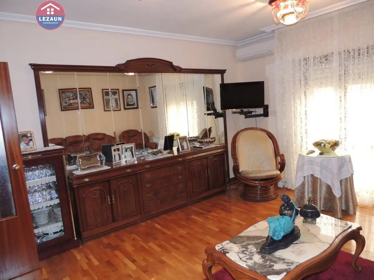 Living room of Flat for sale in Funes  with Air Conditioner, Heating and Parquet flooring