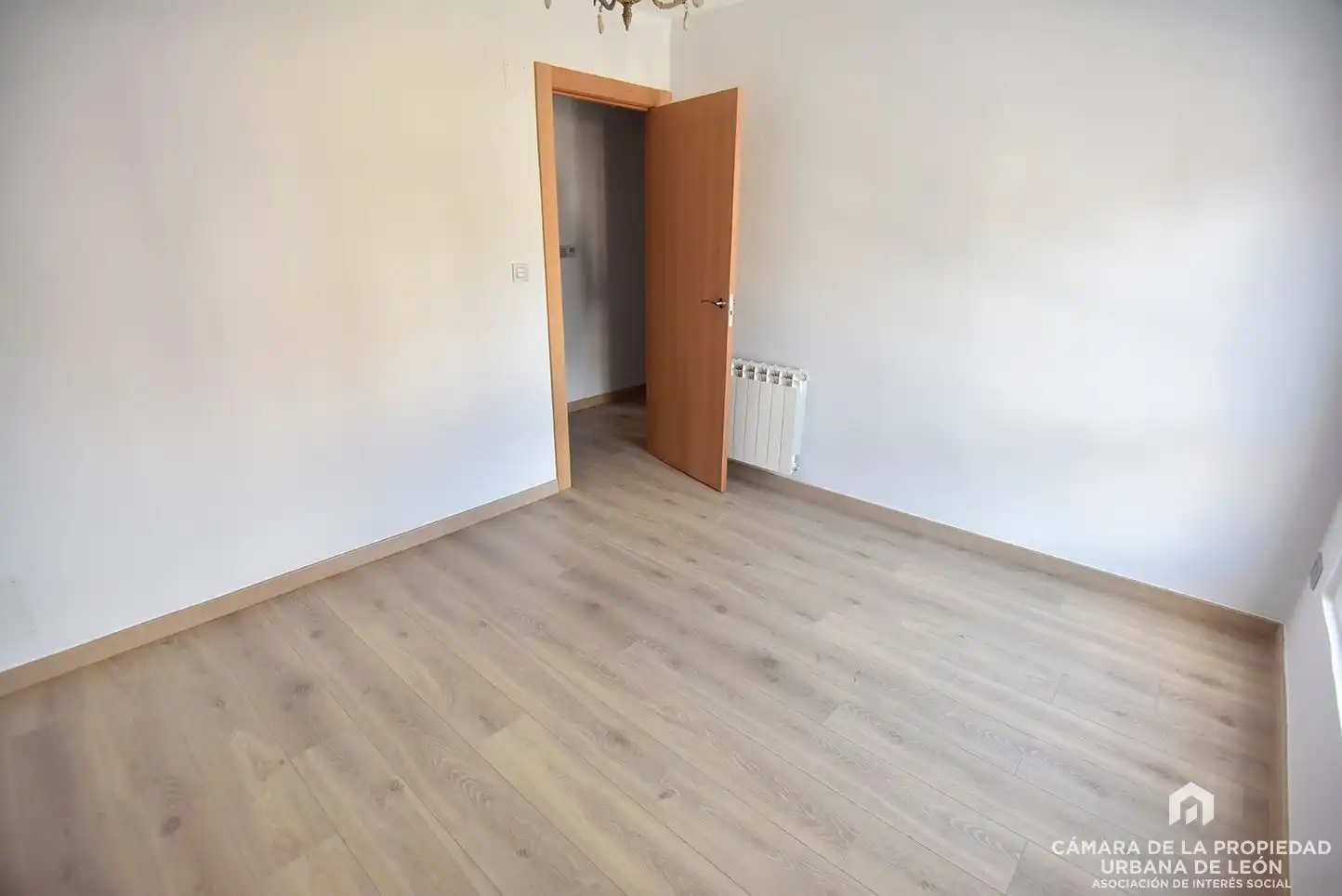 Habitación de Piso de alquiler en León Capital  con Calefacción