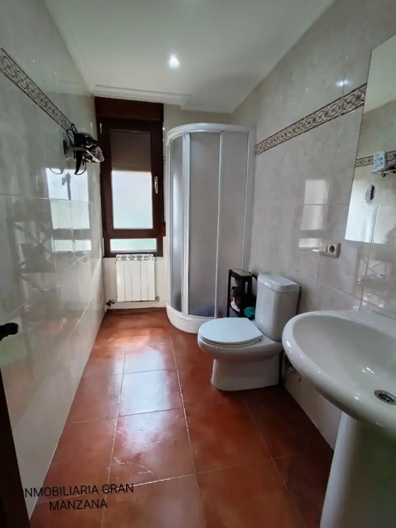 Baño de Casa adosada en venta en Las Quintanillas con Calefacción, Jardín privado y Parquet