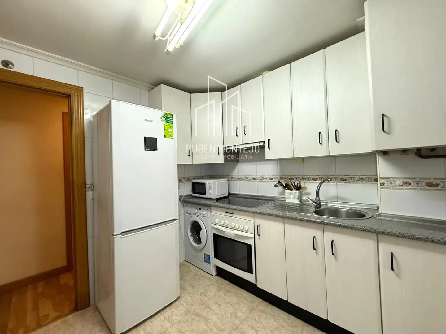 Kitchen of Flat for rent in Salamanca  with Heating, Terrace and Furnished
