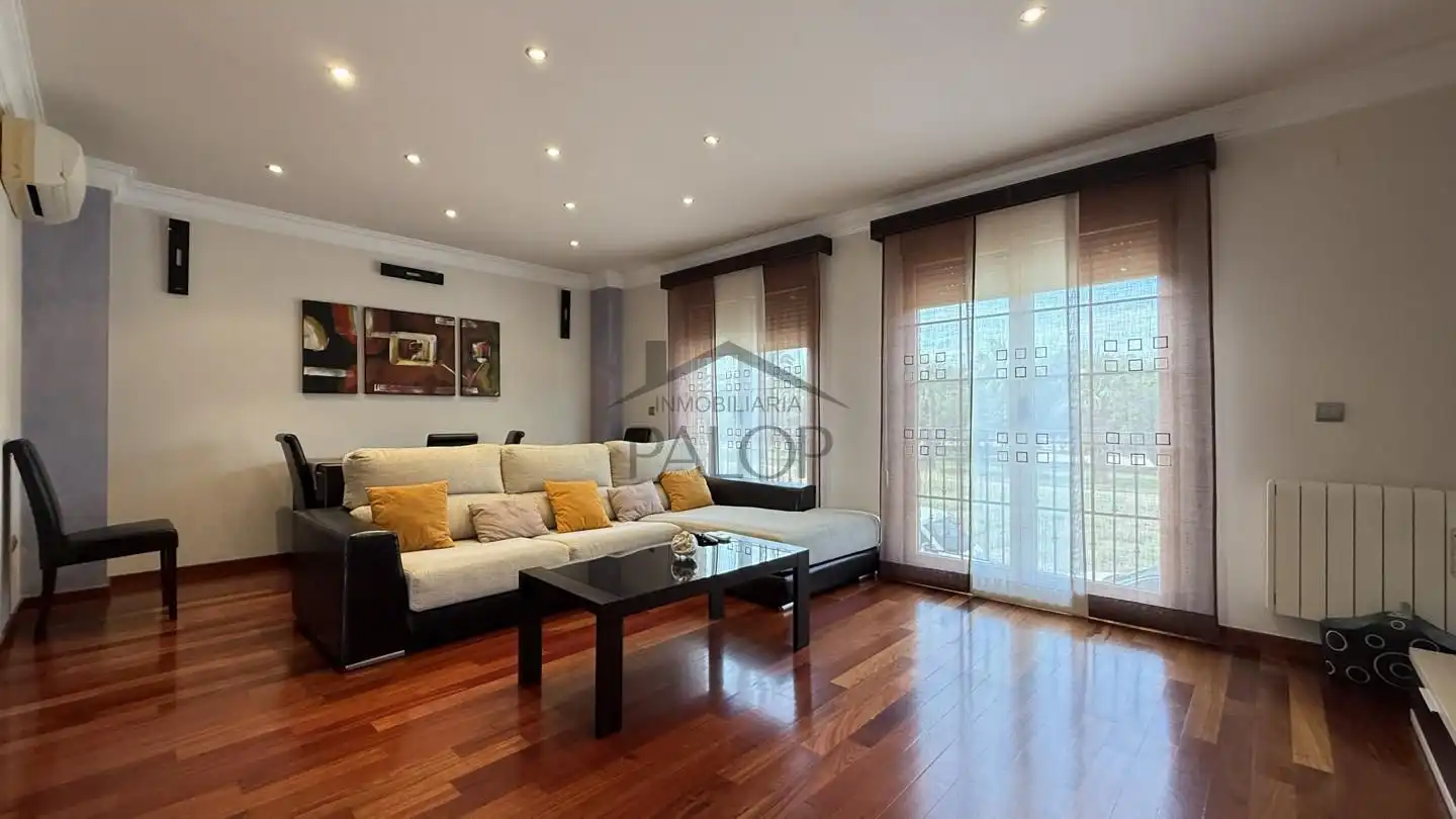 Sala de estar de Casa adosada en venta en Carcaixent con Aire acondicionado, Calefacción y Terraza