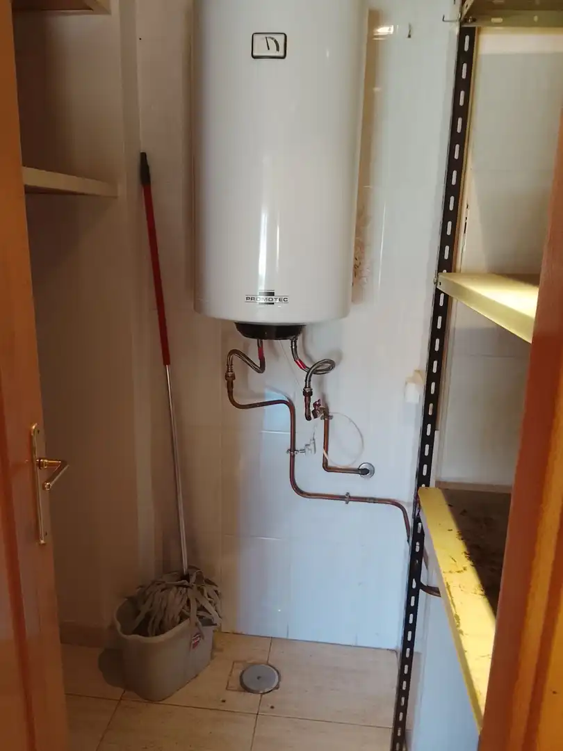 Badezimmer von Wohnung zum Verkauf in Madrigal de la Vera mit Klimaanlage, Heizung und Möbliert