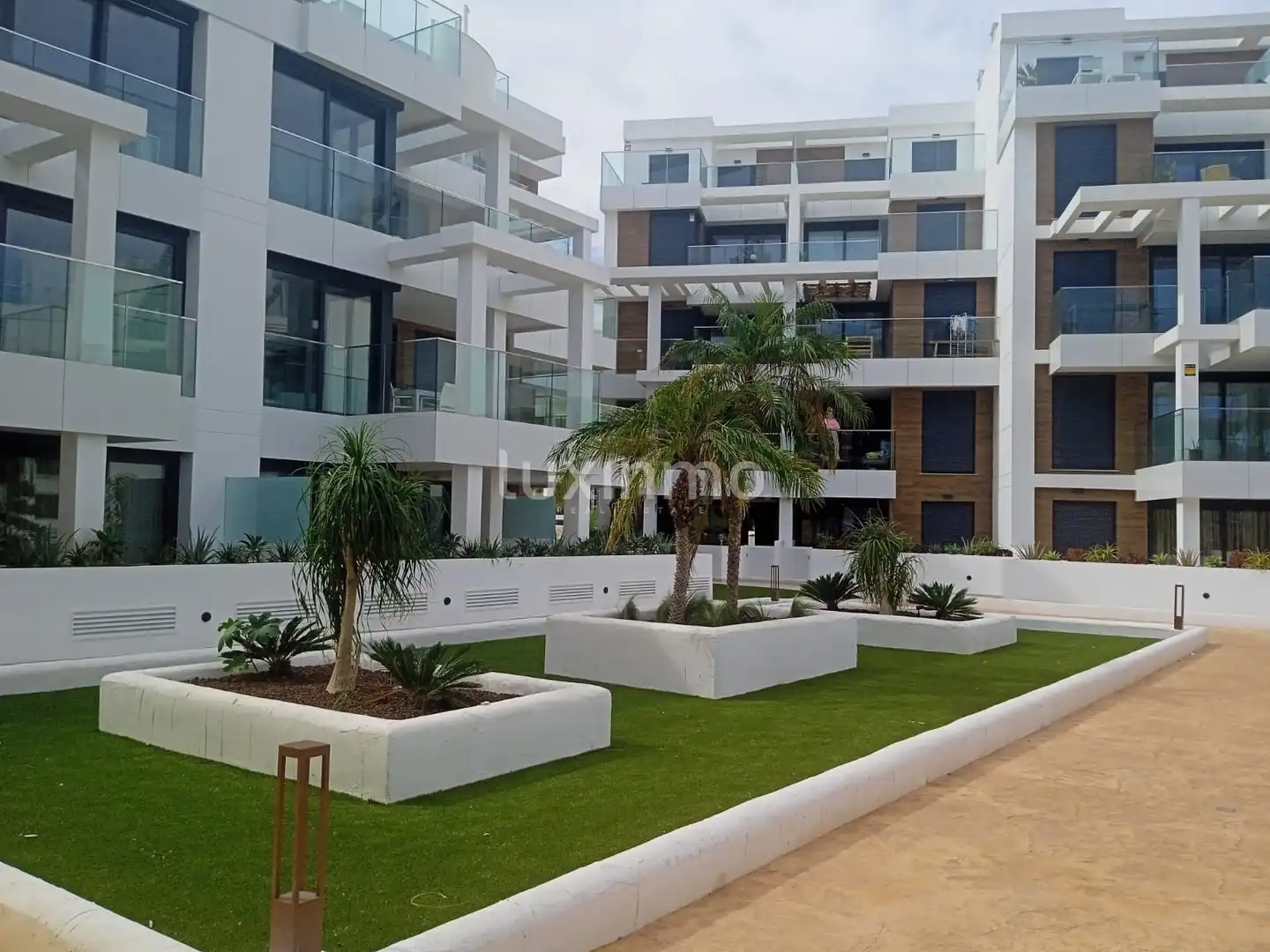 Vista exterior de Planta baixa en venda en Dénia amb Aire condicionat, Jardí privat i Terrassa