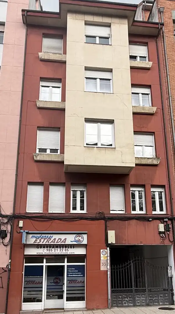 Vista exterior de Piso en venta en Oviedo  con Jardín privado
