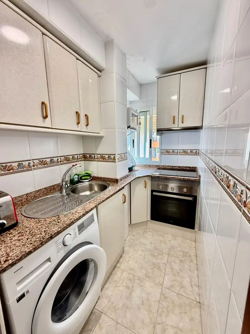 Cuina de Apartament en venda en Benidorm amb Aire condicionat, Terrassa i Moblat