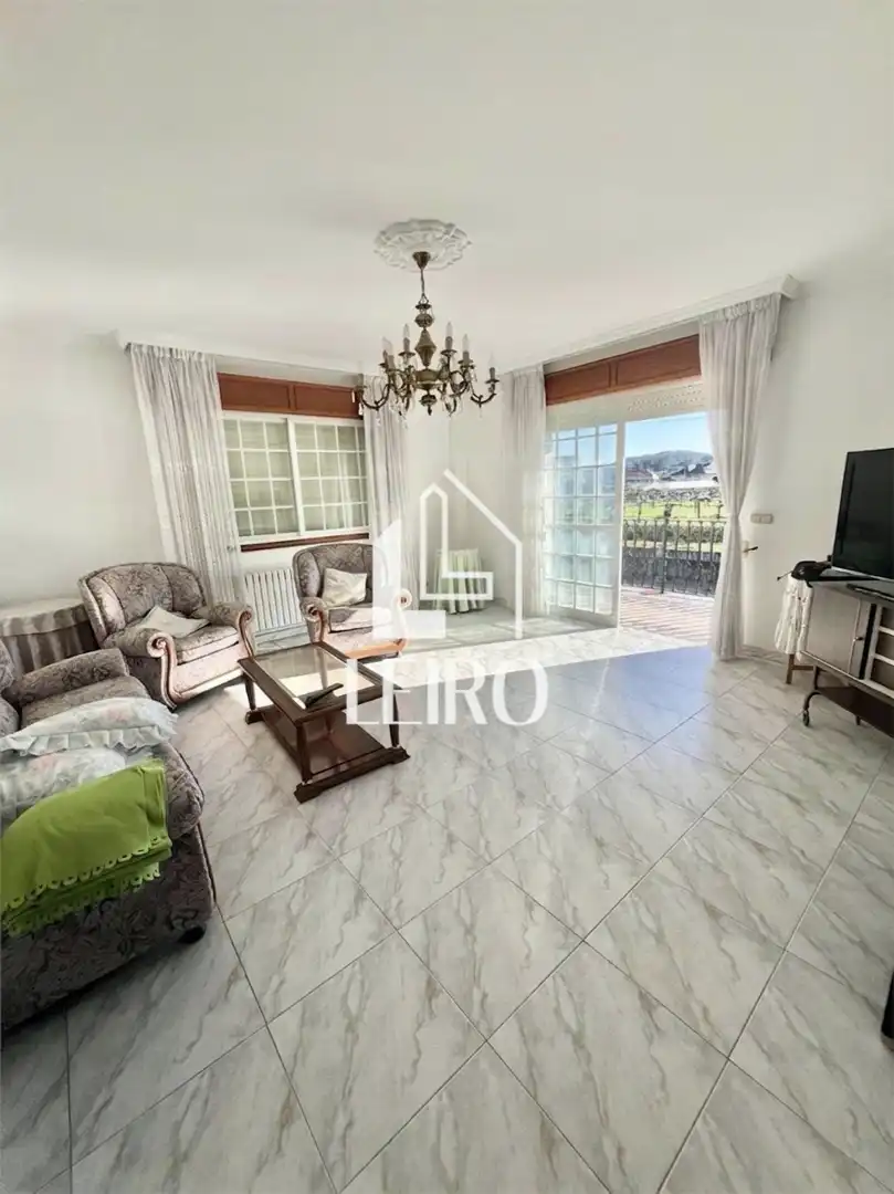Sala d'estar de Casa o xalet en venda en Meis amb Calefacció, Jardí privat i Terrassa